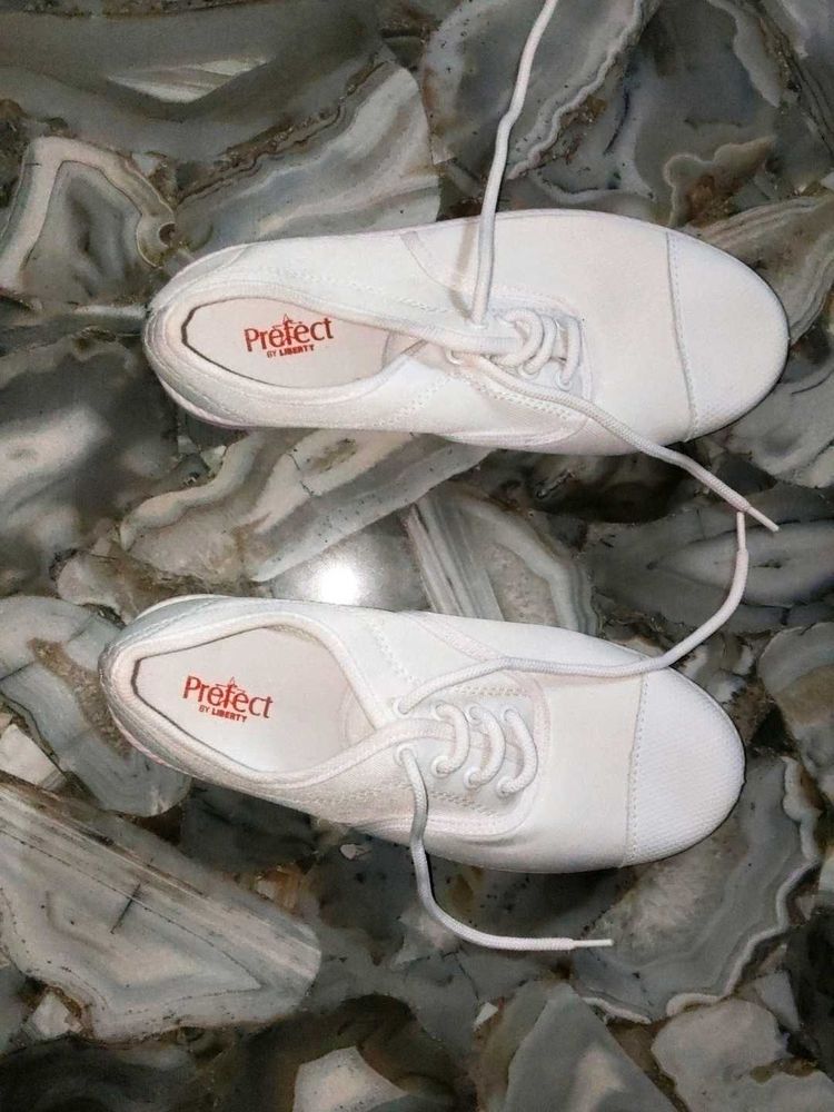 Prefect White Canvas Lace-Up Sneakers
