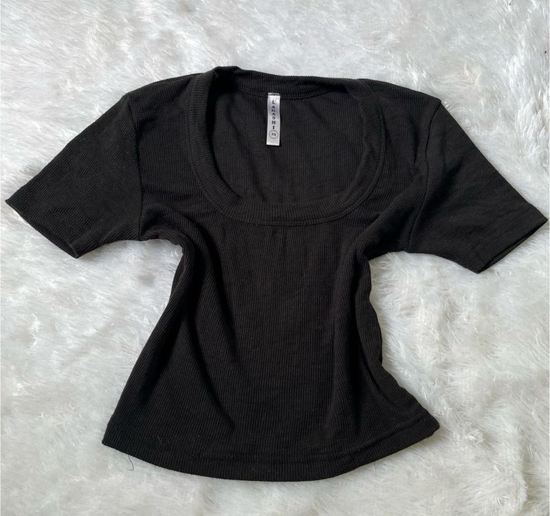 Simple Black Crop Tee