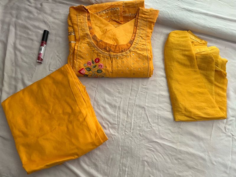Suit With Balloon Pants &amp; Dupatta