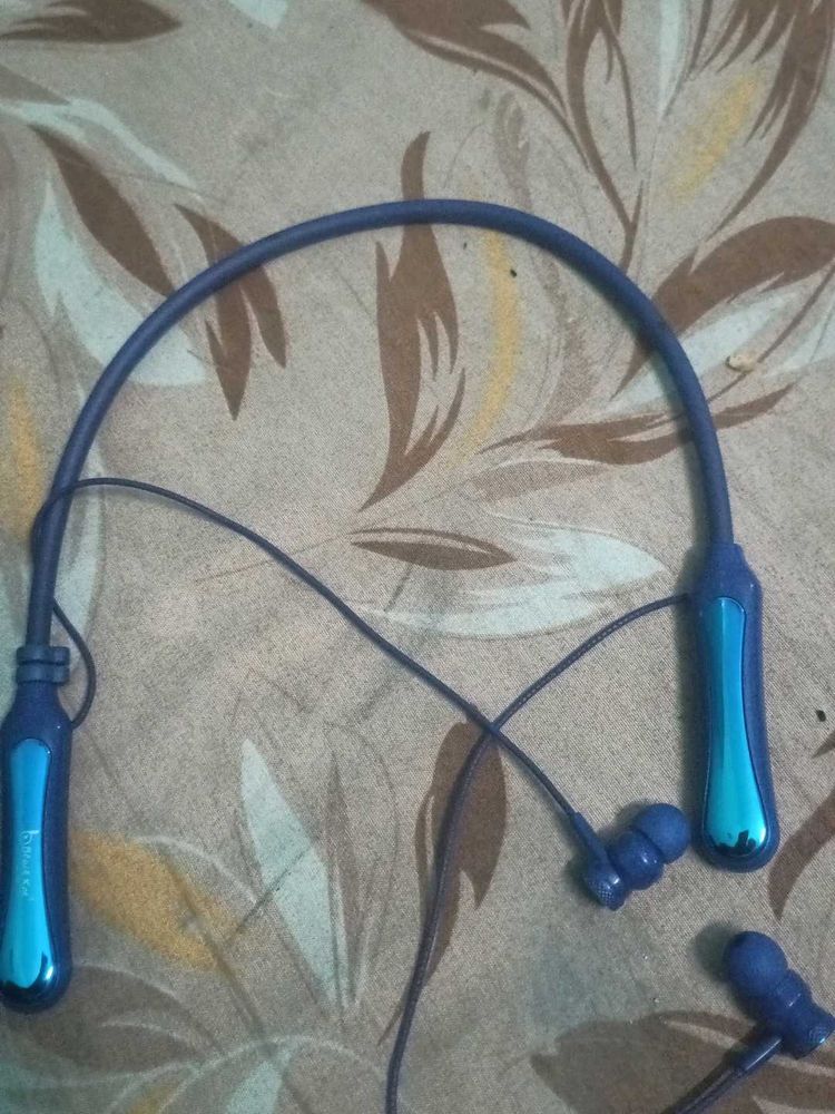 B&amp;C Neckband