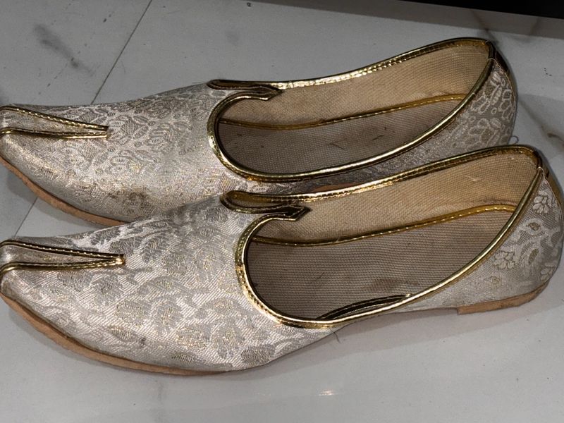 Men’s Ethnic Traditional Juttis And Mojaris