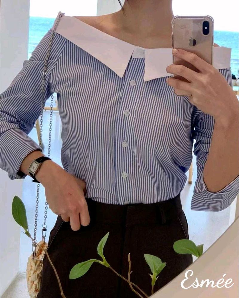 Off- shoulder Fitted Stripped Shirt 💙