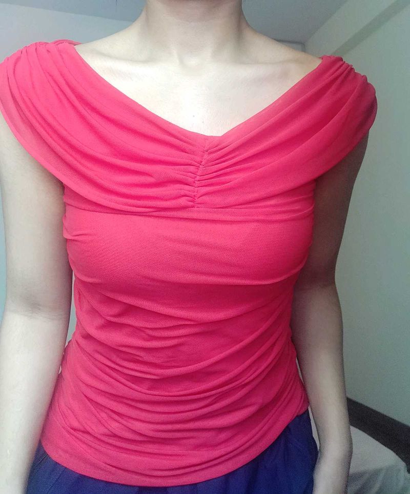 RED FITTED TOP