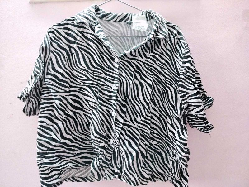 A mini Crop Top , Casual For Girls