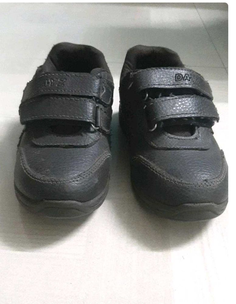 Brown shoes, size 11