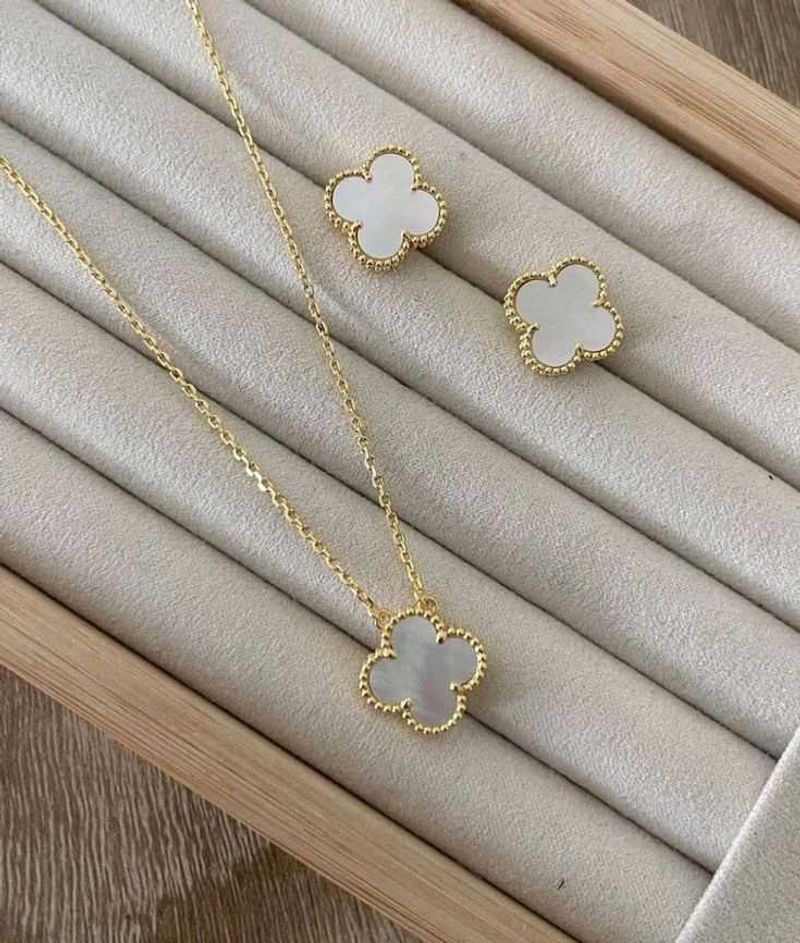 Elegant Clover Necklace &amp; Earrings Set