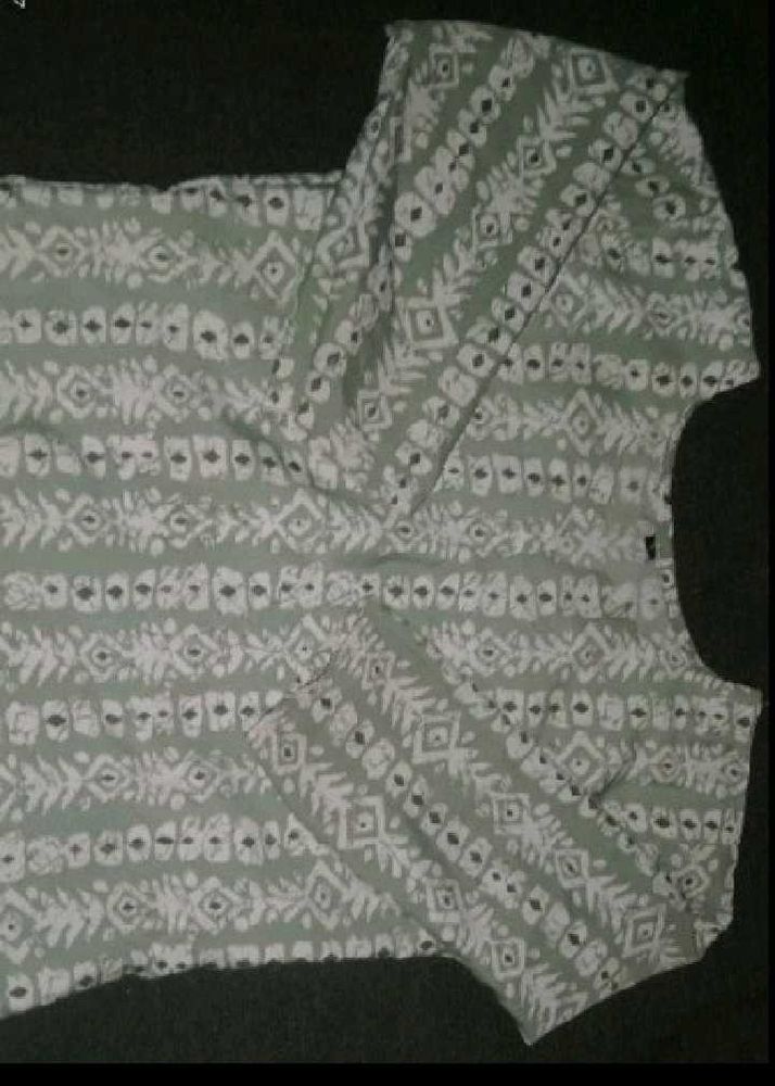 I Am Selling  Bandhni Kurti  Free Earings