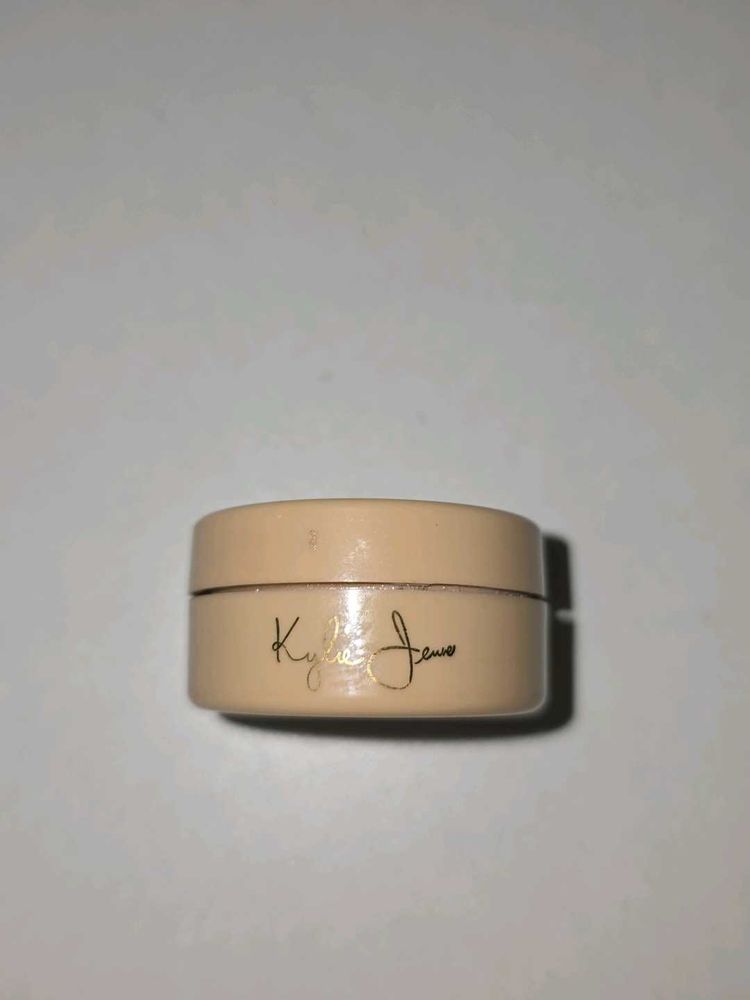 Kylie Jenner Loose Shimmer Powder