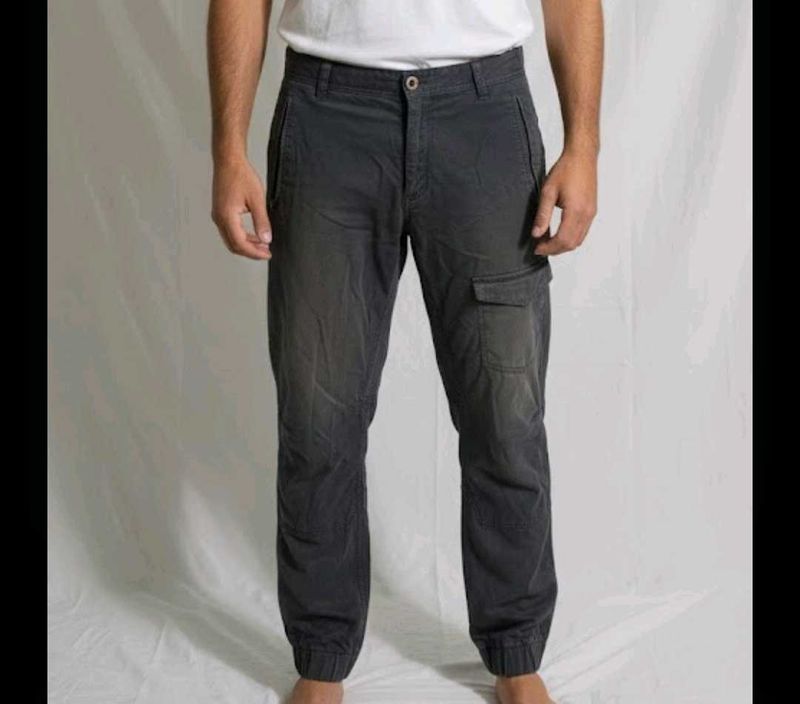 Men&#39;s grey jogger pants