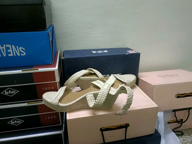 Zudio Wedges with Braided Straps