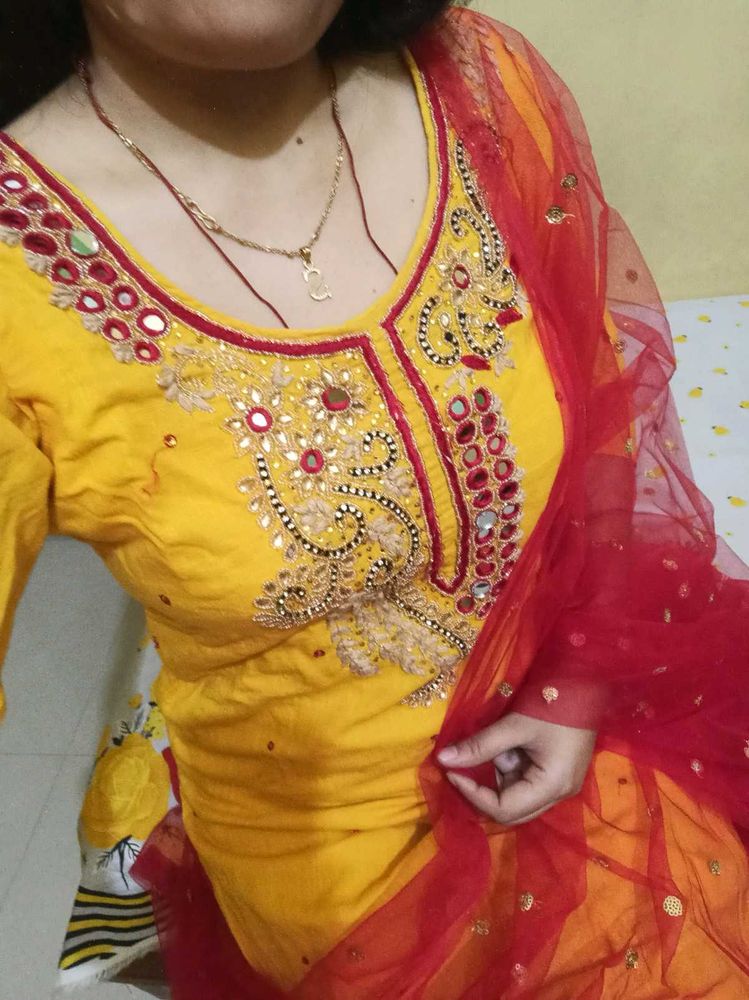 Yellow Suit3 Mirror Work