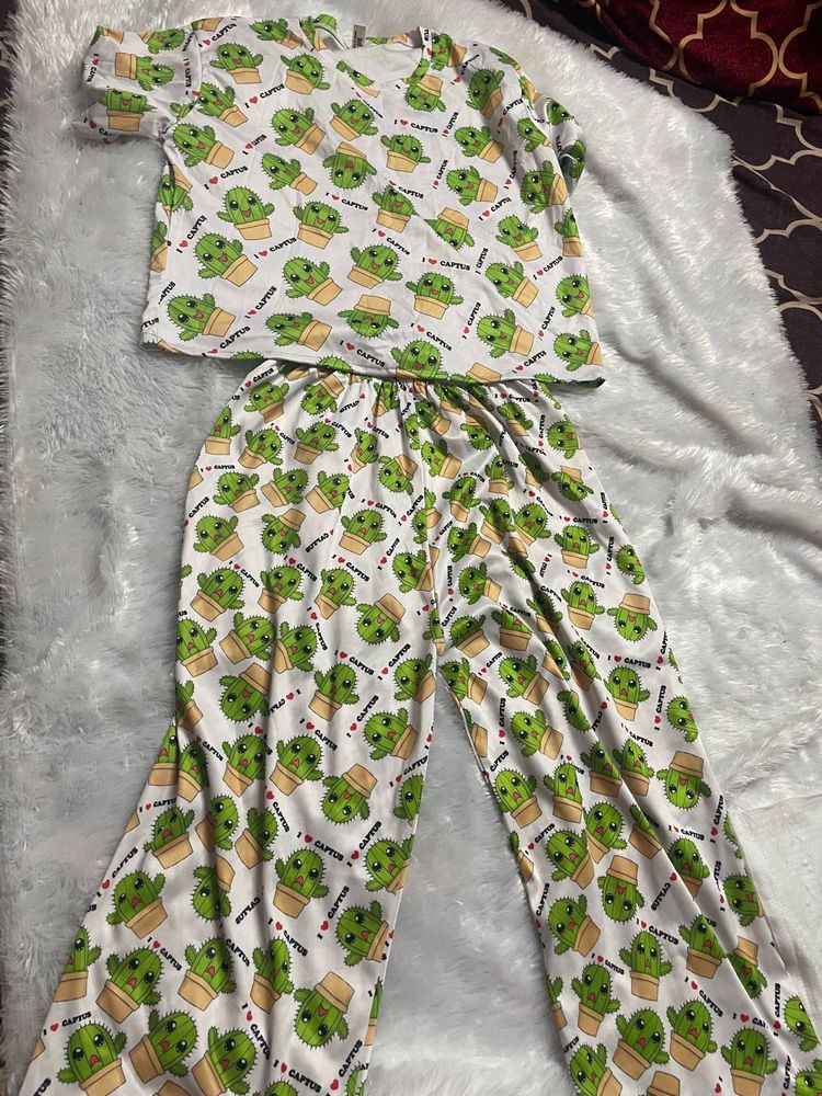 women nightwear top payjama set