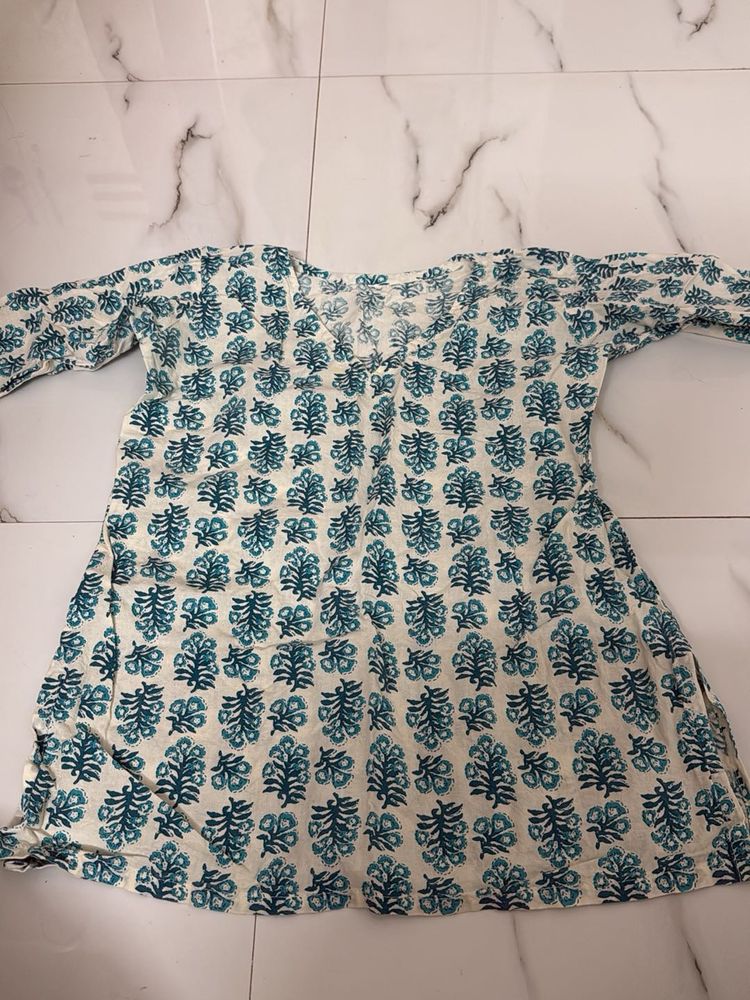 xs Printed Blue &amp; White short Kurta