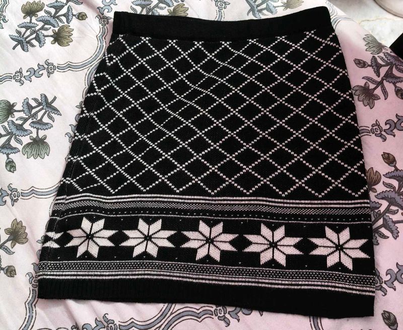 Knit Mini Skirt - Geometric Pattern