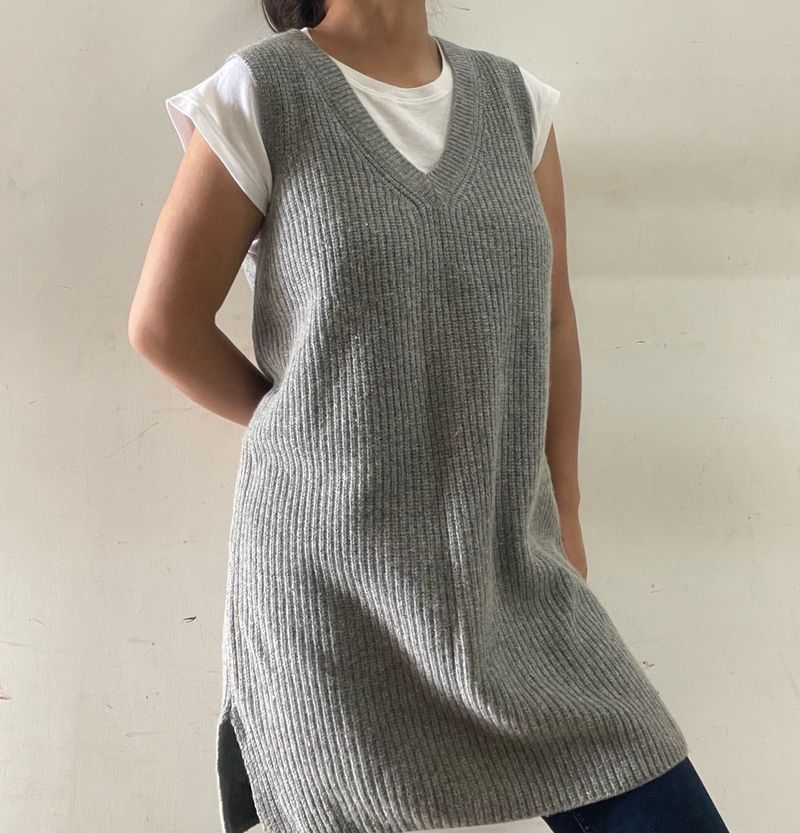 🎀Grey Knit Sleeveless Sweater 🎀