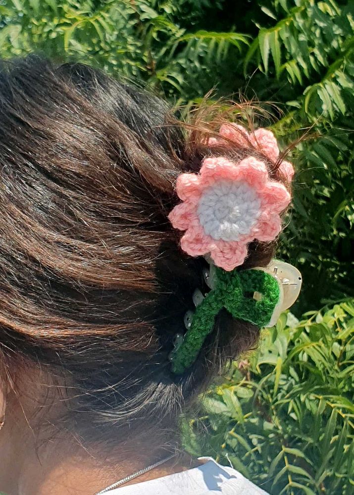 Crochet floral claw clip