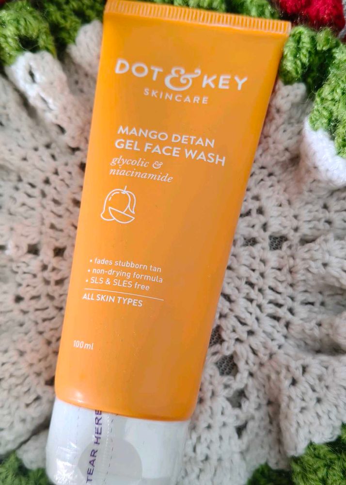 Dot &amp; Key Mango Detan Face Wash