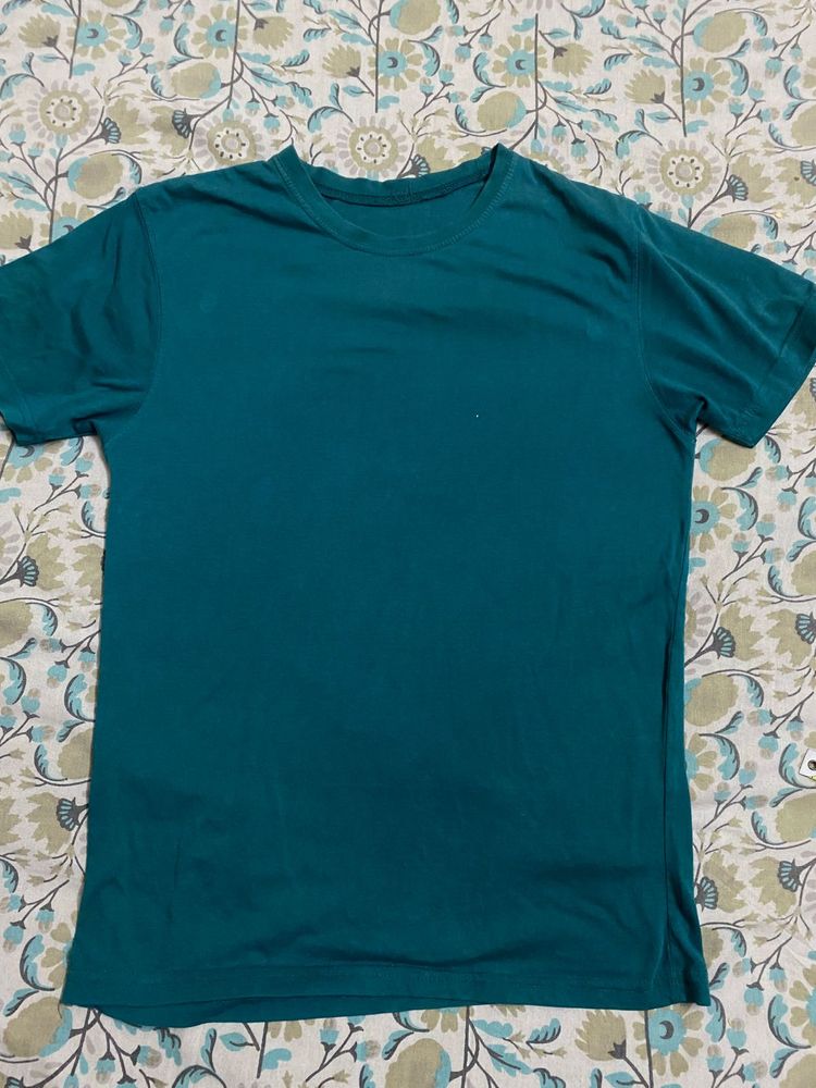BASIC GREEN TEE Price Is Negotiable