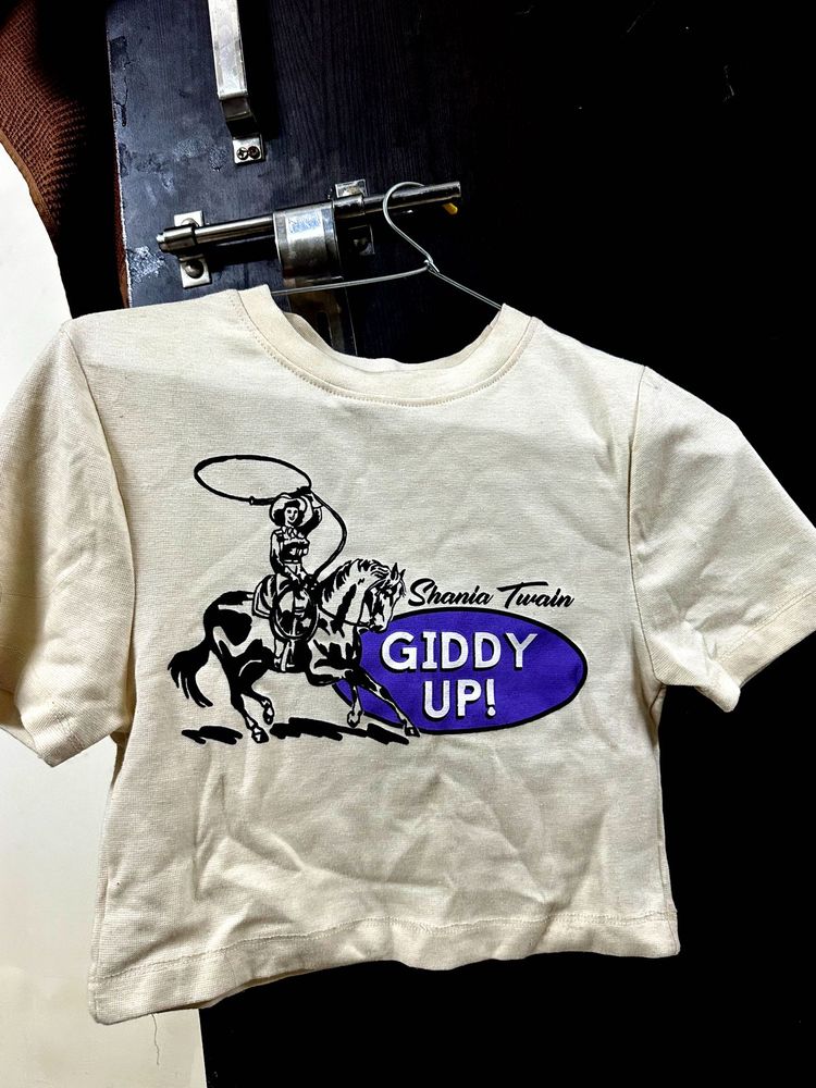 Shania Twain &#39;Giddy Up!&#39; Crop Tee