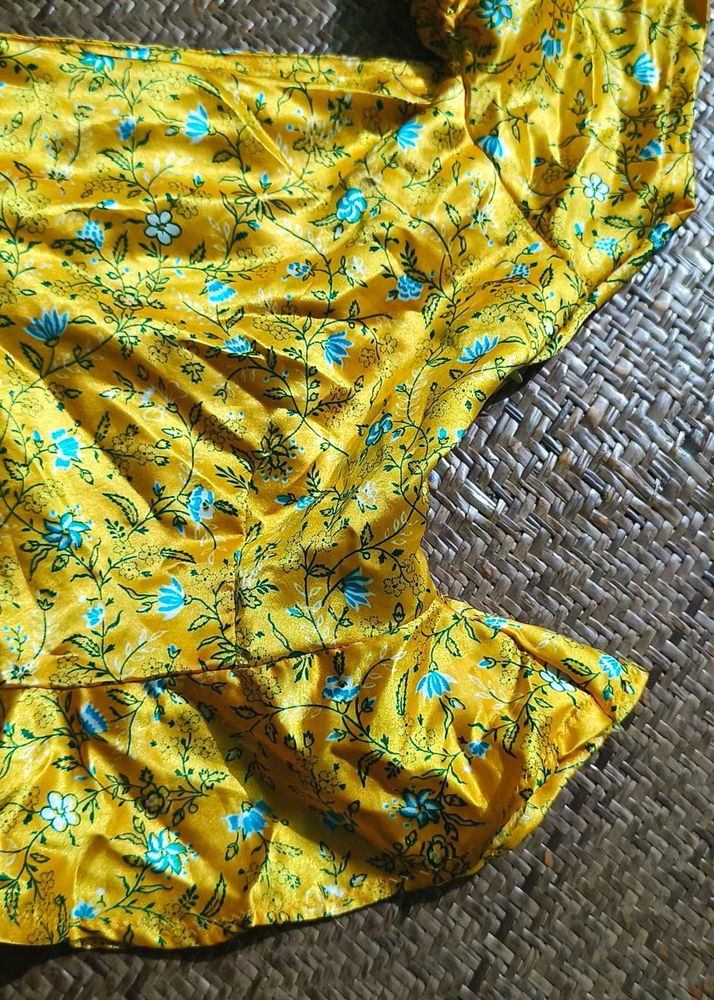 Vintage Yellow Top 🎀