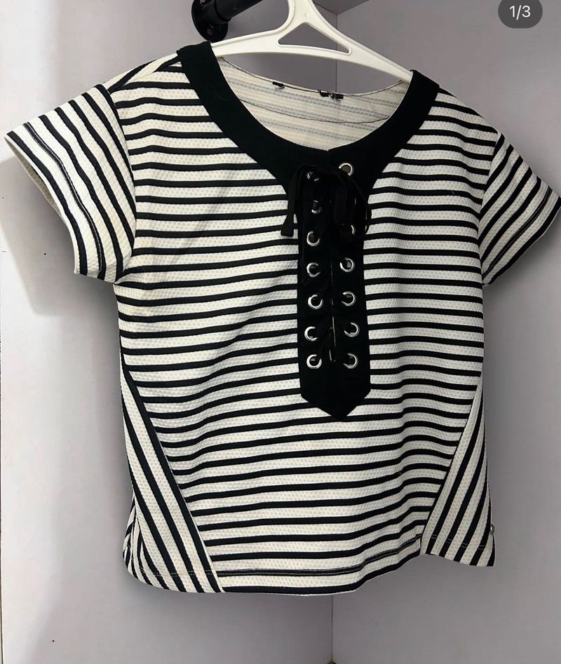Nuon Striped Lace-Up T-Shirt