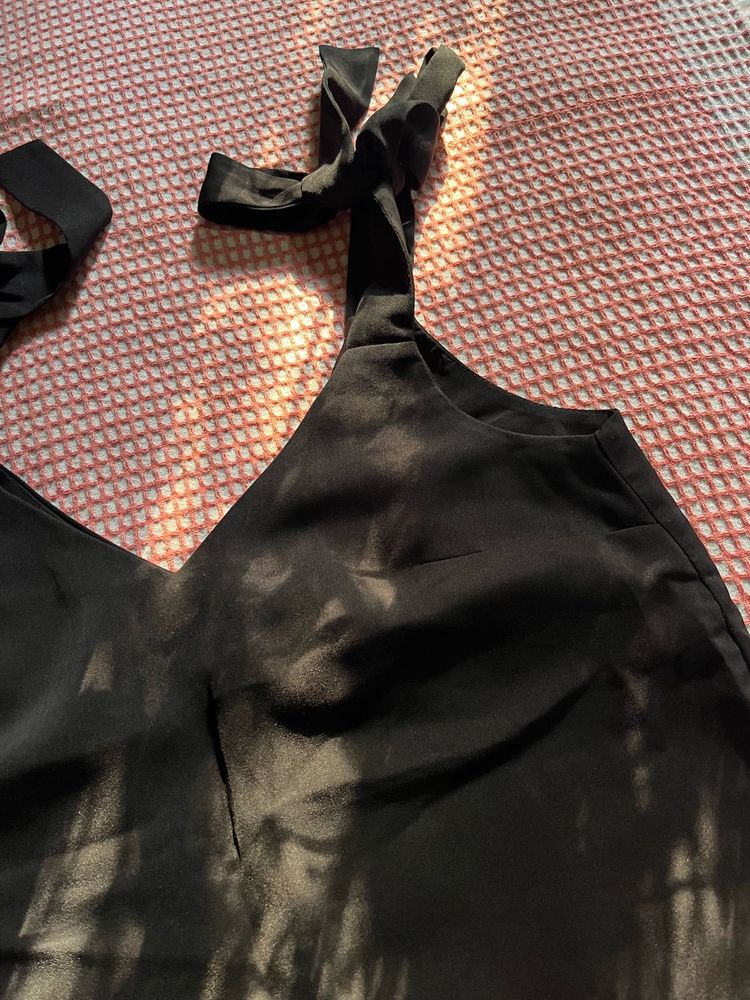 Black Sleeveless Top