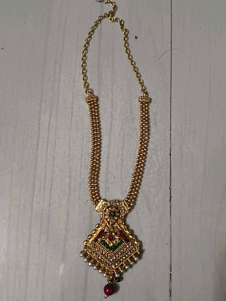 Elegant Gold-tone Necklace