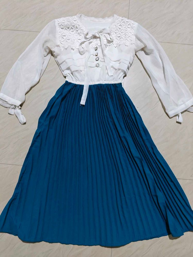 Elegant Blue &amp; White Midi Dress