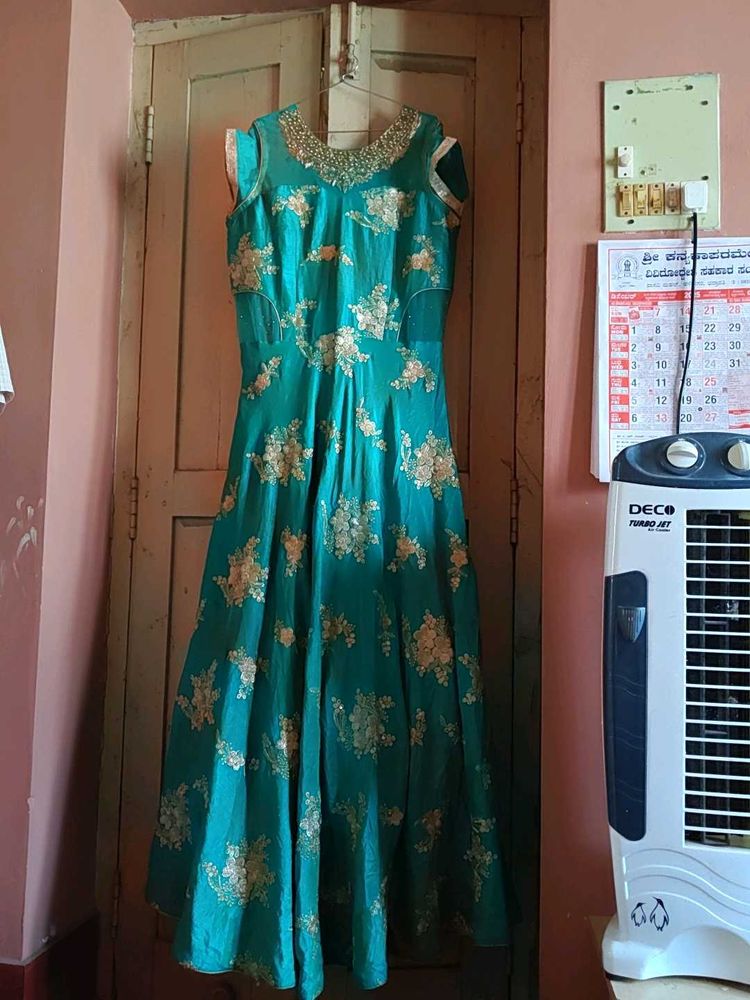 Elegant Green &amp; Gold Ethnic Gown