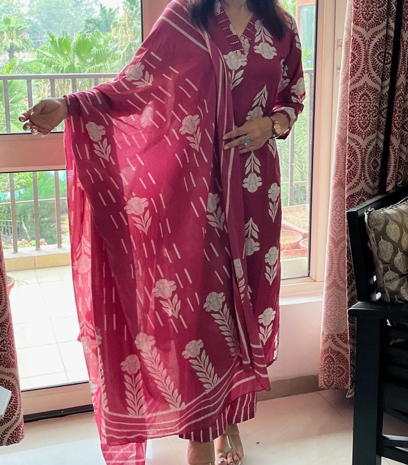 Elegant Floral Print Salwar Kameez