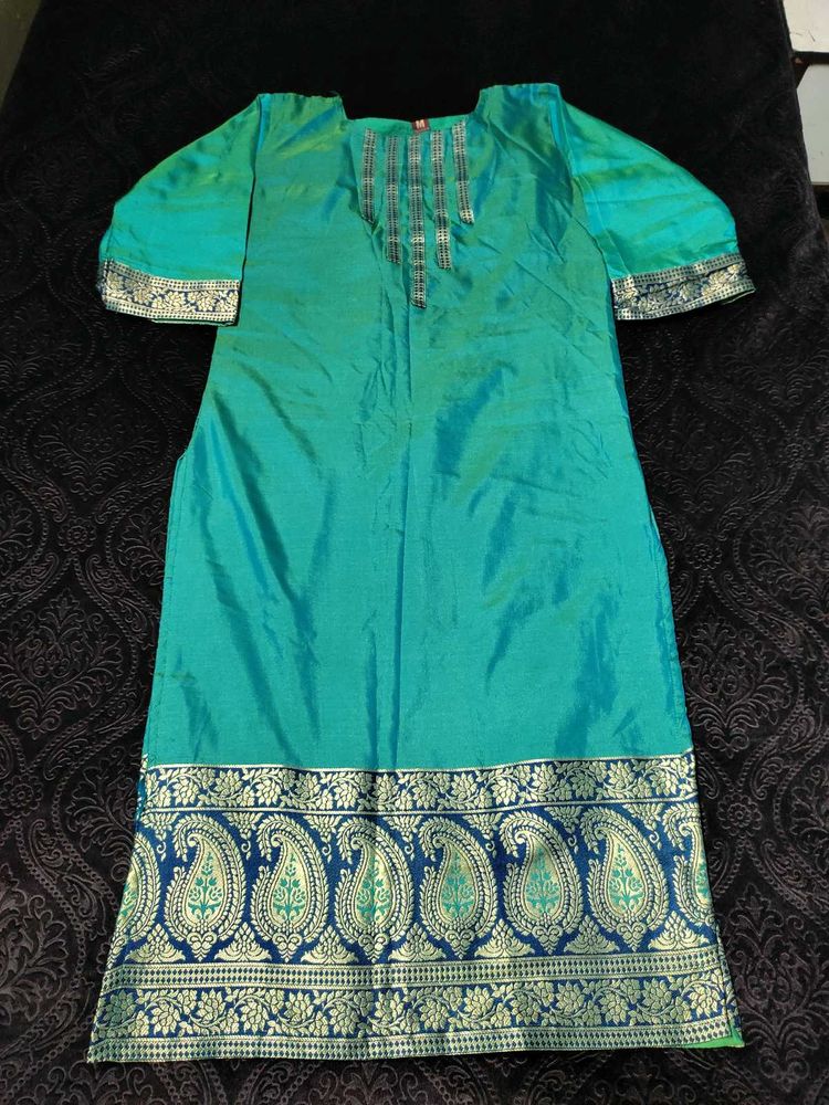 Beautiful Silk Blend Kurta On Sale💗