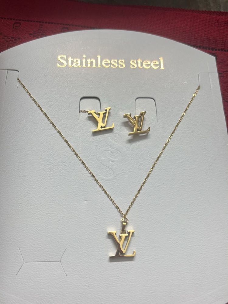 Lv Pendant Set