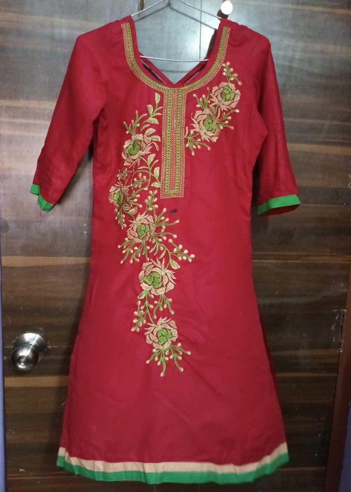 Embroidery Kurti With Pockets &amp; Designer Back