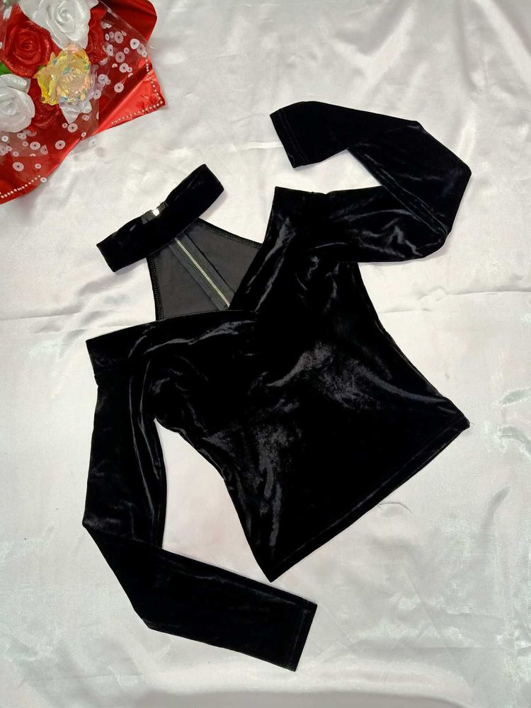 Black Velvet Open Shoulder Long Sleeve Top🖤