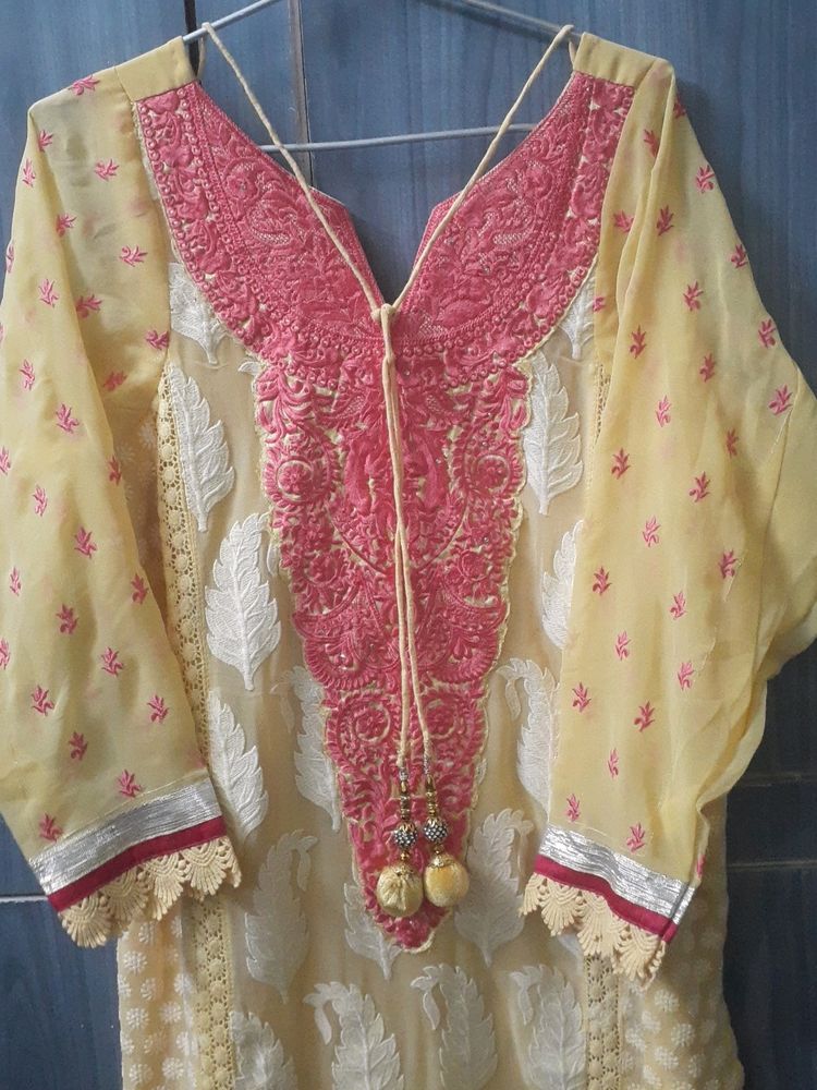Beautiful Embroidery Suit Pant With Duptta