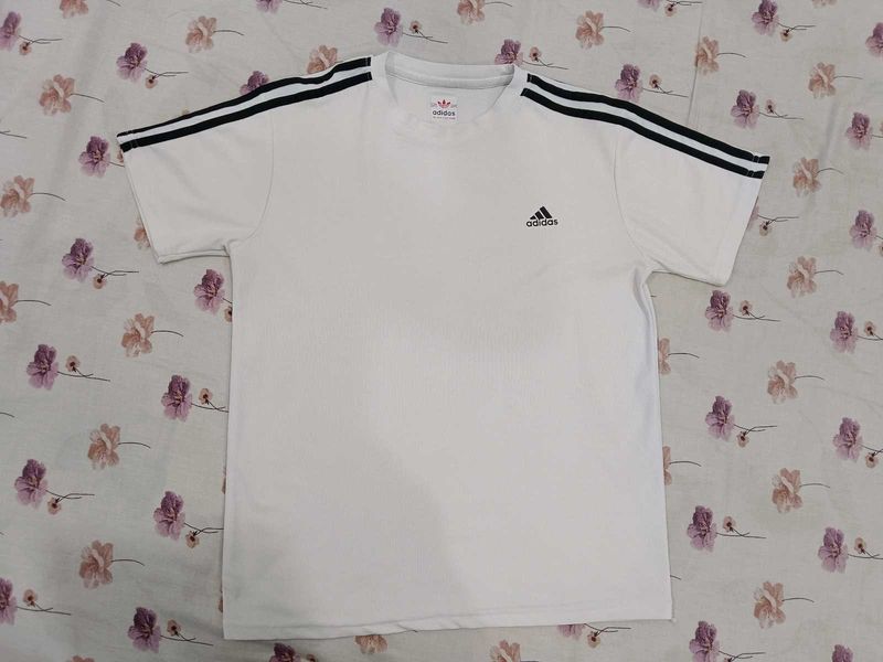 Addidas Tshirt
