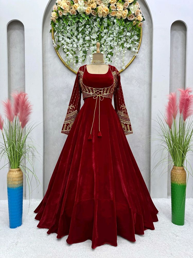 Totally new close Up Video Add Trendy Gown