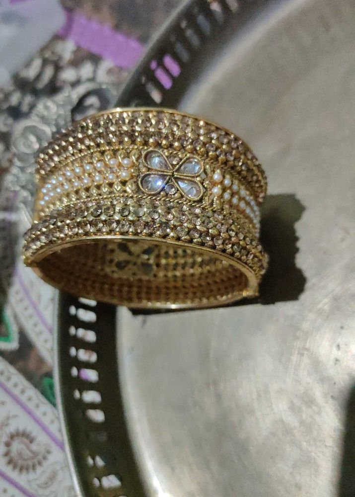 GoldenAmazing Bangle(It&#39;s Fashionable Not Outdate)