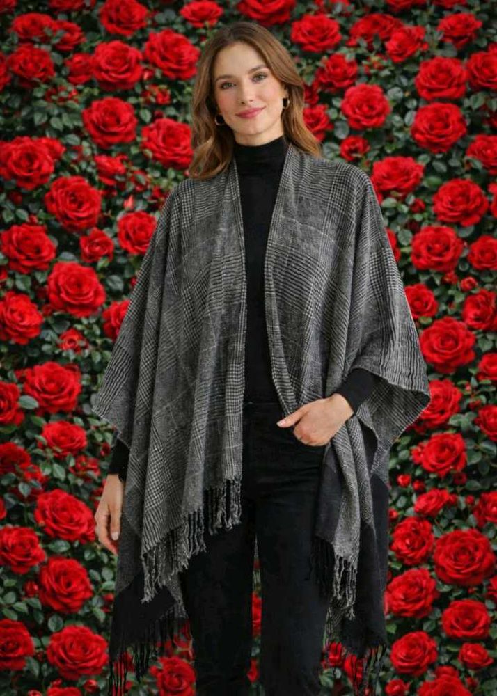 Stylish Grey Checked Poncho