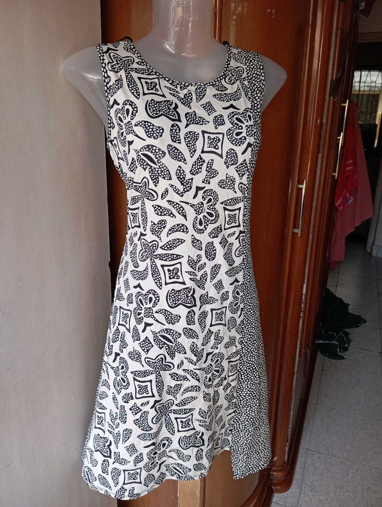 Patterned Sleeveless Dress