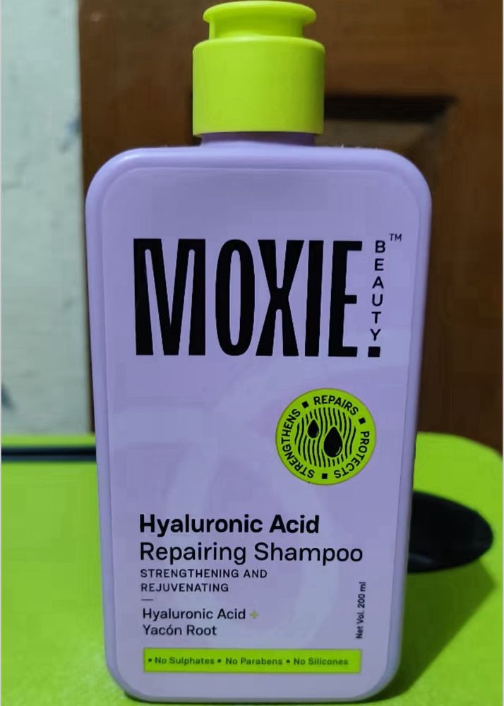 Hyaluronic Acid Repairing Shampoo (200 ml)