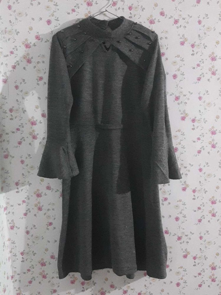 Elegant Woolen Grey Midi Dress