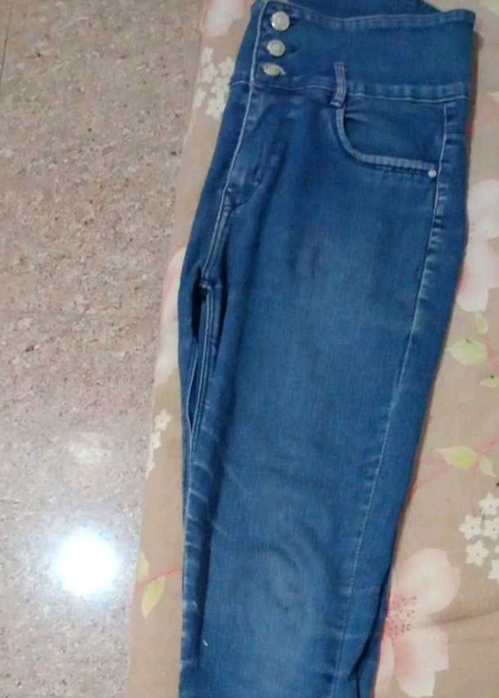 Cute Look ka Secret – Slim Fit Jeans Only ₹300