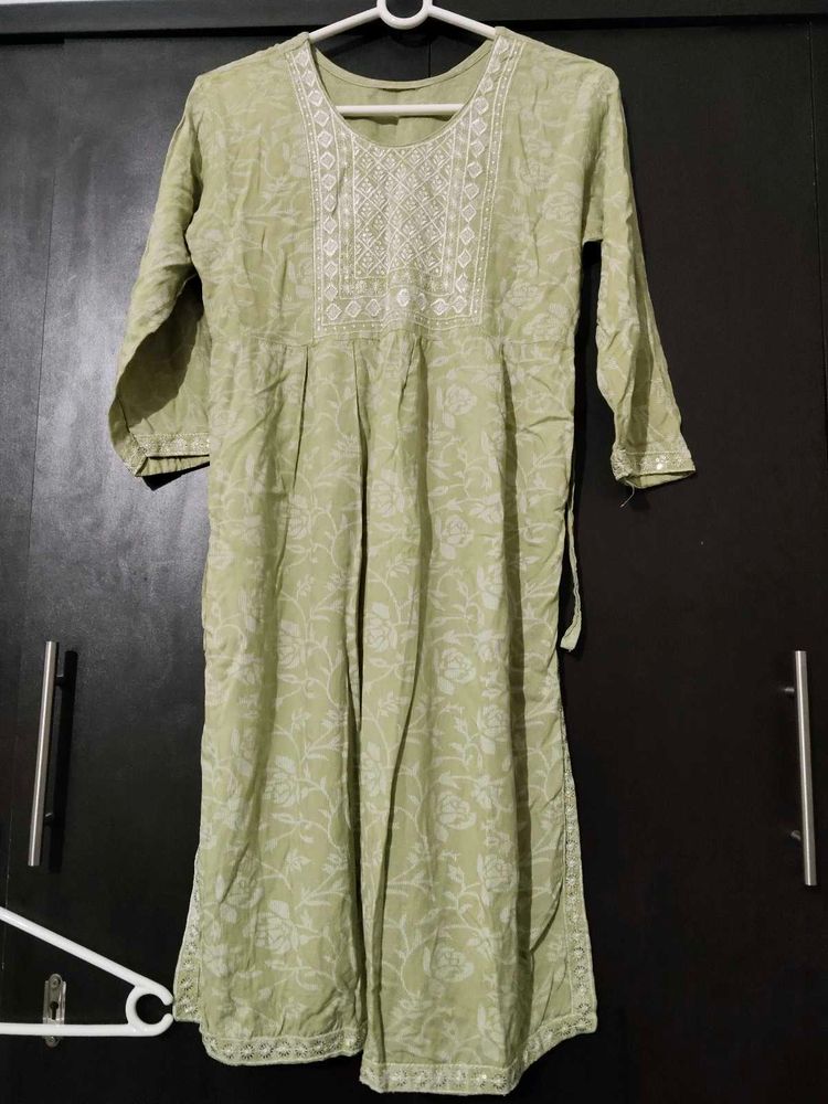 Elegant Green Embroidered Kurta
