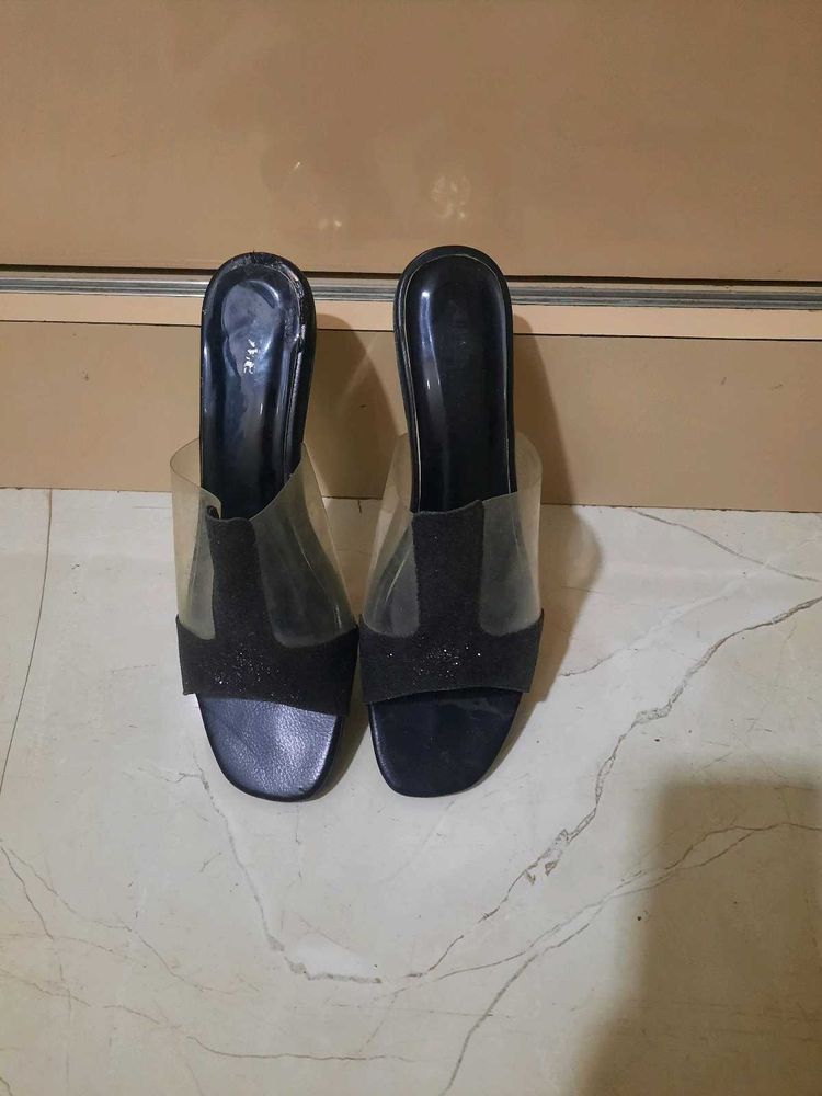 Black standard heel sandle