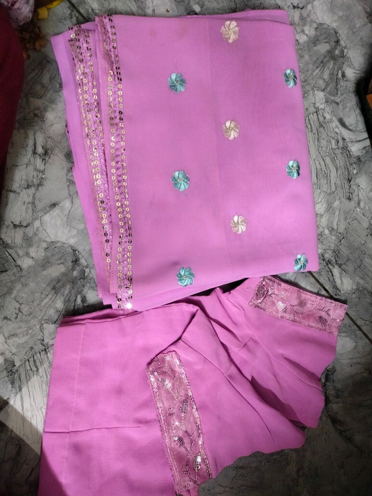 Beautiful Saree With Blouse😍