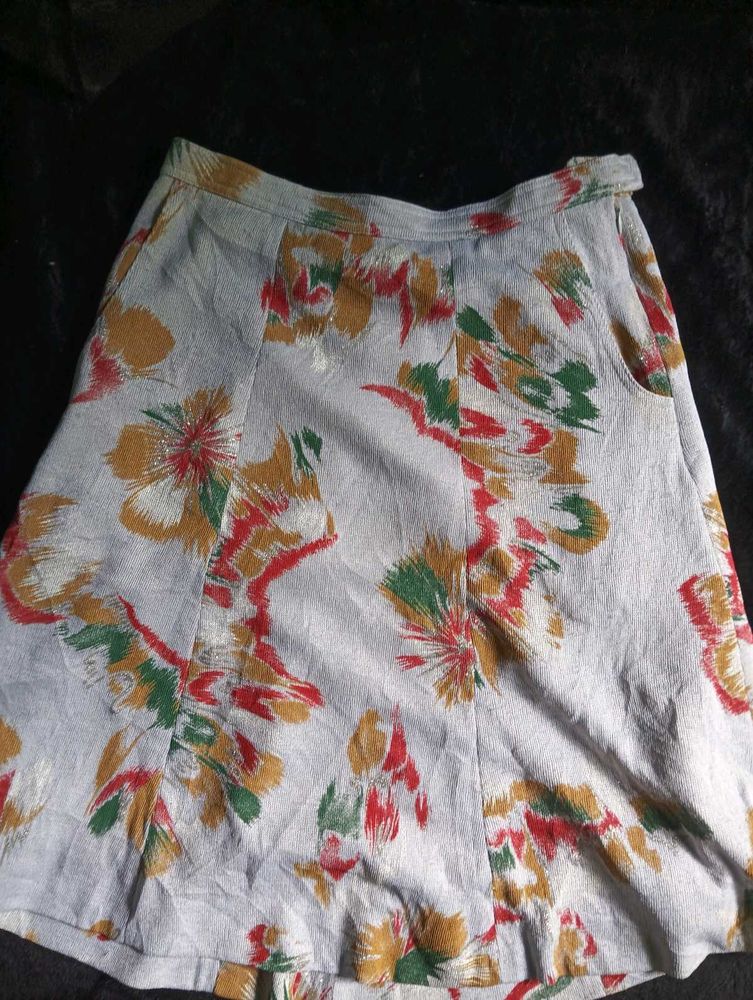 Floral Print Skirt With Side Pockets