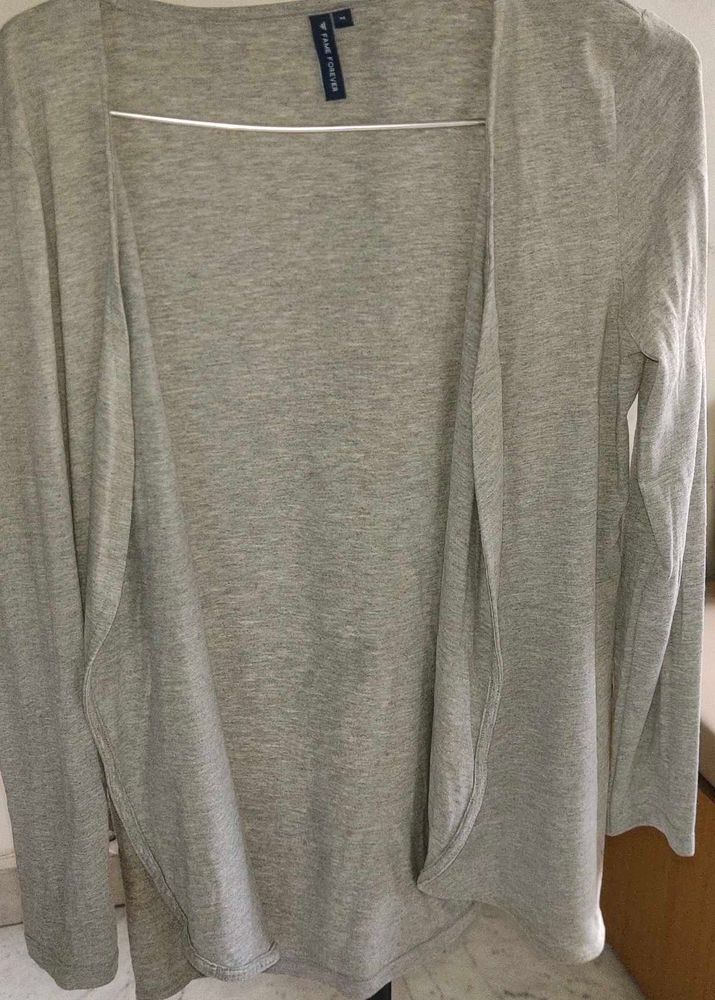 sweat shirt