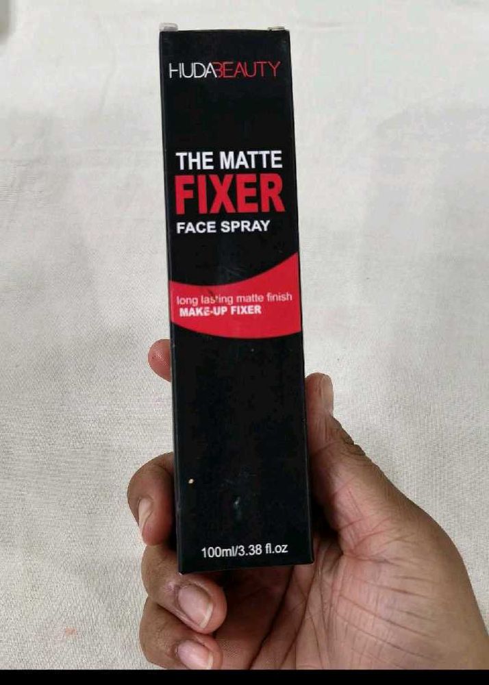 Huda Beauty Matte Fixer Spray