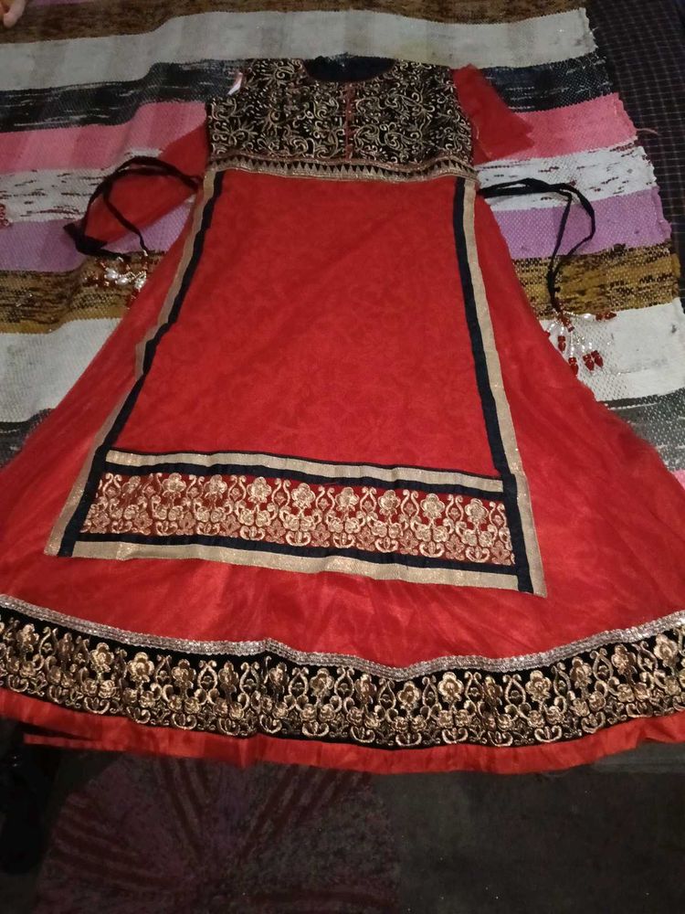Red &amp; Gold Embroidered Kurta Set